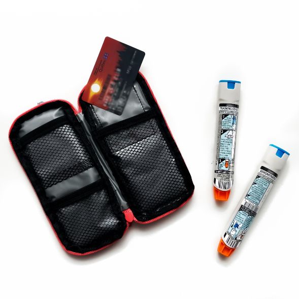 LA PETITE TROUSSE - POCHETTE POUR AUTO-INJECTEUR