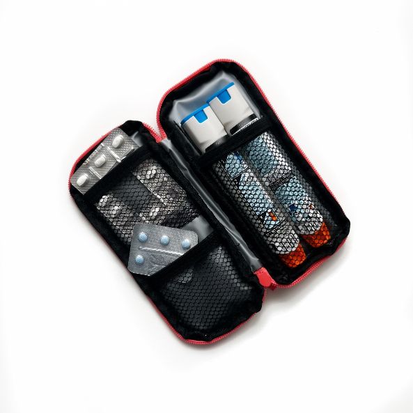 LA PETITE TROUSSE - POCHETTE POUR AUTO-INJECTEUR