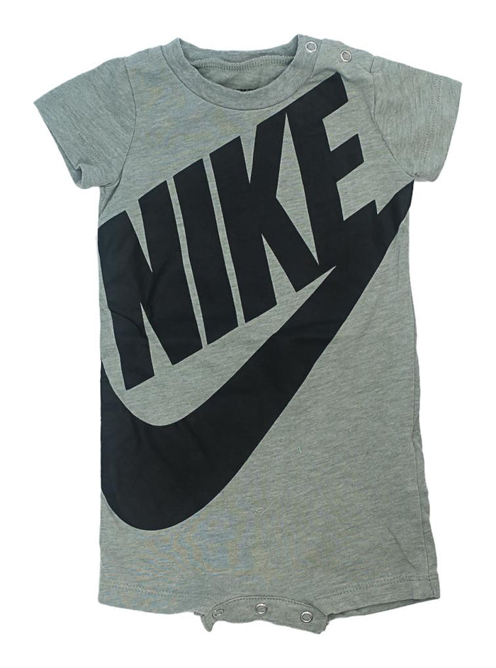 NIKE - 6 MOIS