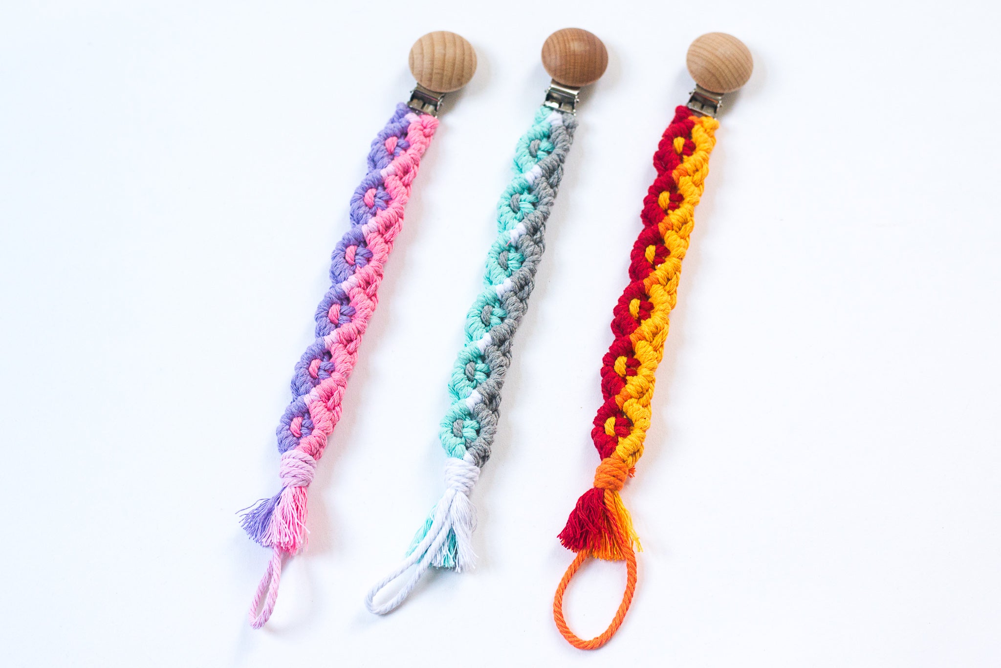 ATTACHE-SUCE EN MACRAMÉ (TORSADÉ - 10 MODÈLES)