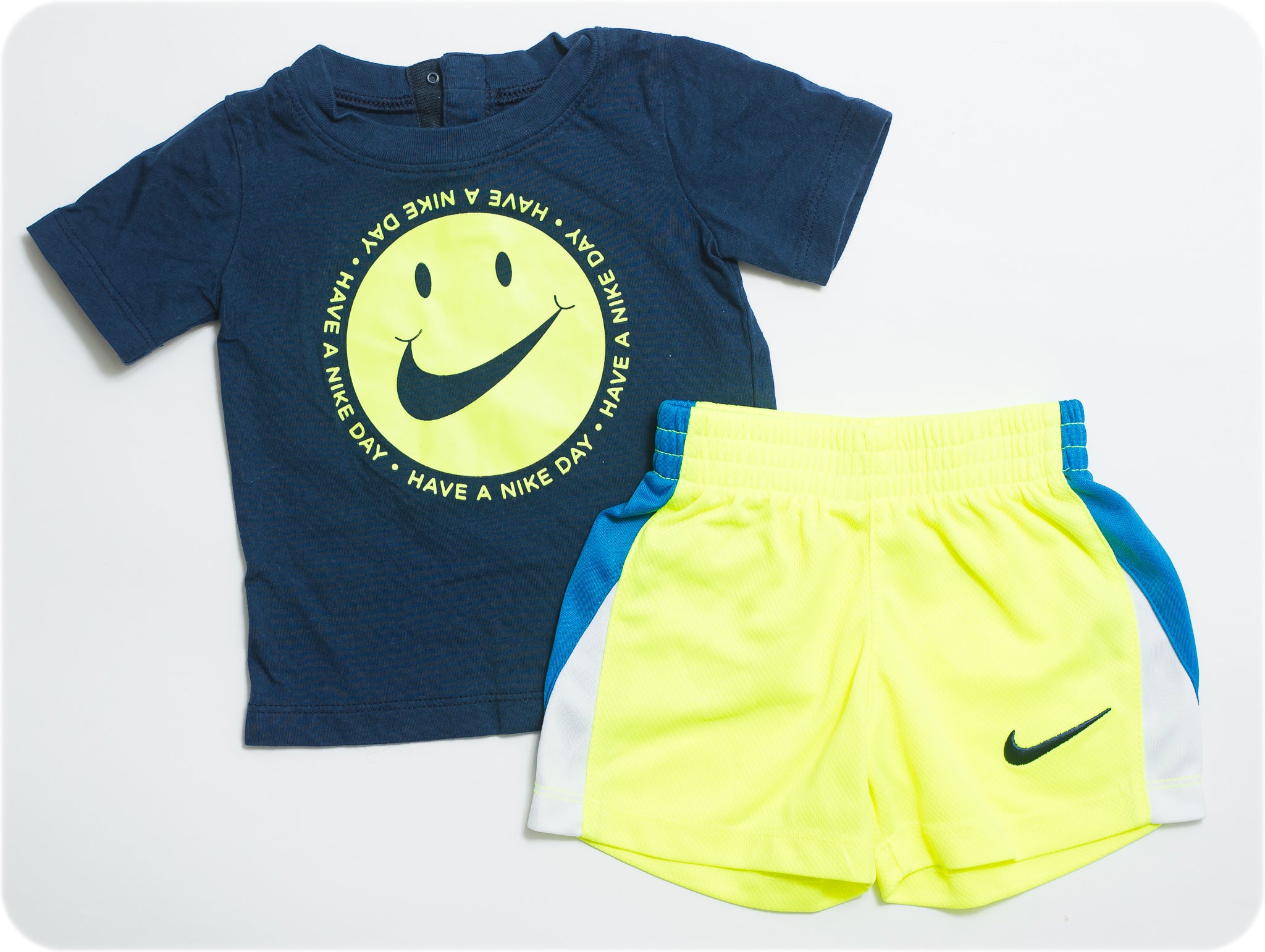 NIKE - 6-9 MOIS (2 PIÈCES)