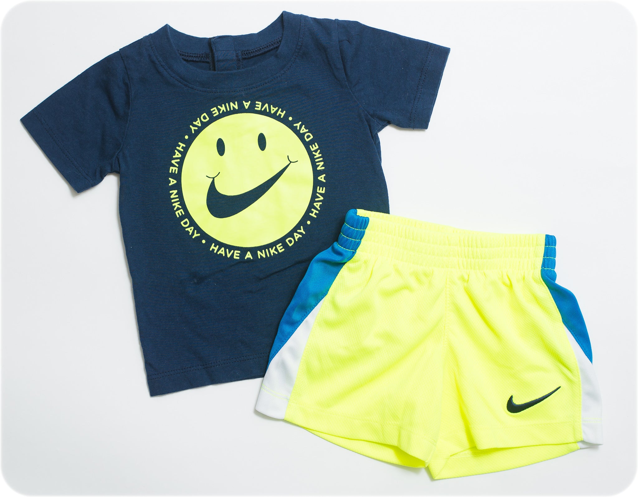 NIKE - 6-9 MOIS (2 PIÈCES)